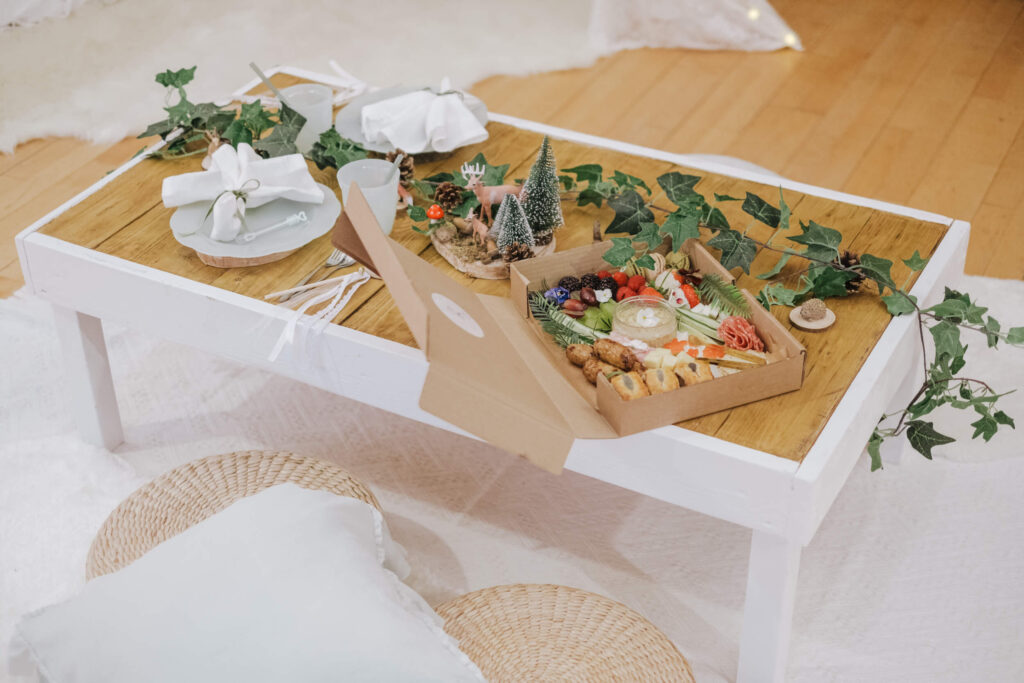 Teepee corner with shelf and welcome sign