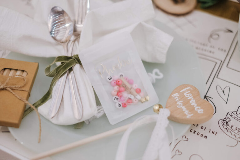 Napkin favour with a floral place card